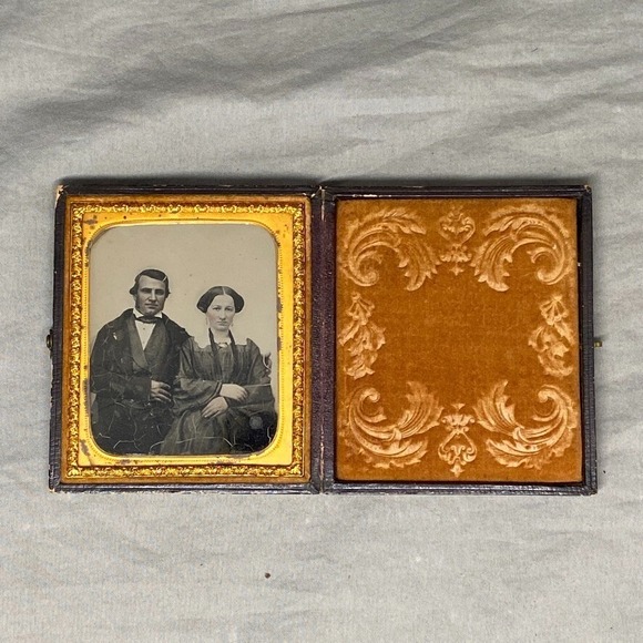 1/6 Plate Ambrotype Photo Early 1850 Young Couple in Case Excellent Condition - Picture 2 of 9